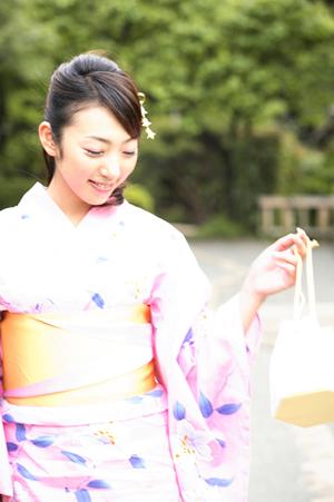 軟骨へそピアスを販売するショップ